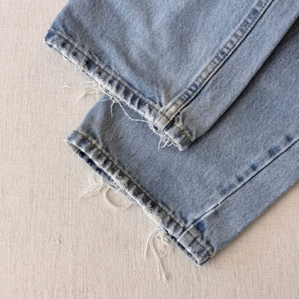 Levis measurements waist